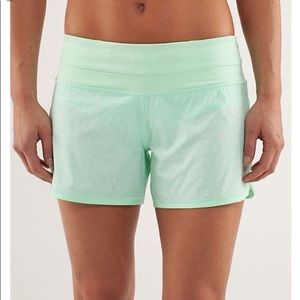 Lululemon groovy run short